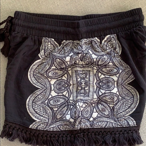 Bohemian Fringe shorts - Picture 2 of 5